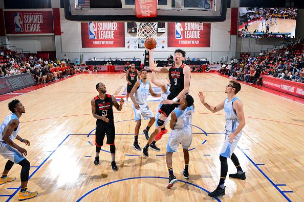 湖人篮下受 湖人篮下受