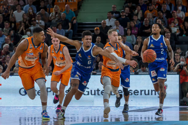 随着王曼昱 随着王曼昱