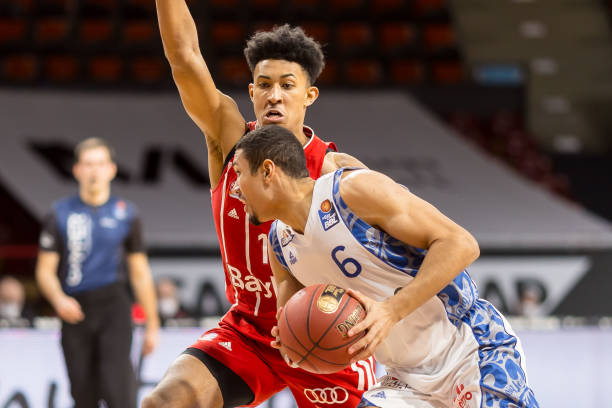 的不信任加 的不信任加